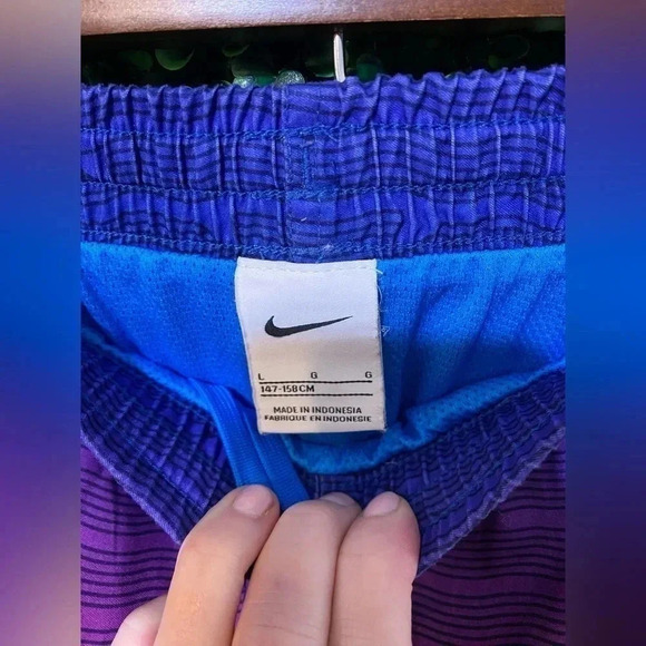 Nike Shark Stripe Big Kids' (Boys') Breaker 8" Volley/ Swim Short - Size Large - Picture 4 of 9